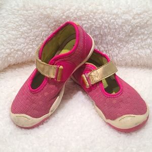 Go Plae Chloe Mary Jane's girls size 11